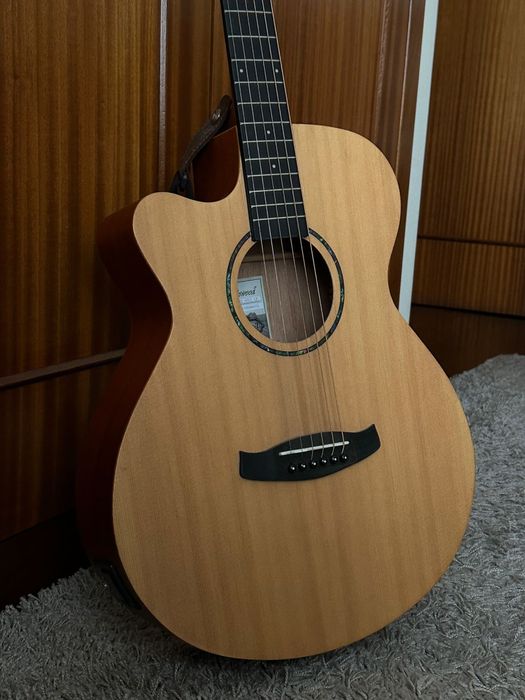 Guitarra eletro-acústica