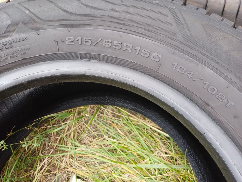 Para opon zimowych goodyear 215/65/16c