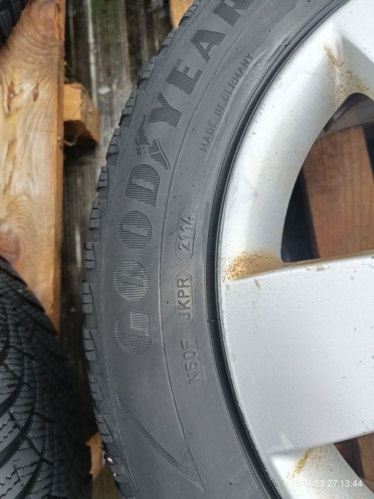 205/55/16 Goodyear Ultra grip 9