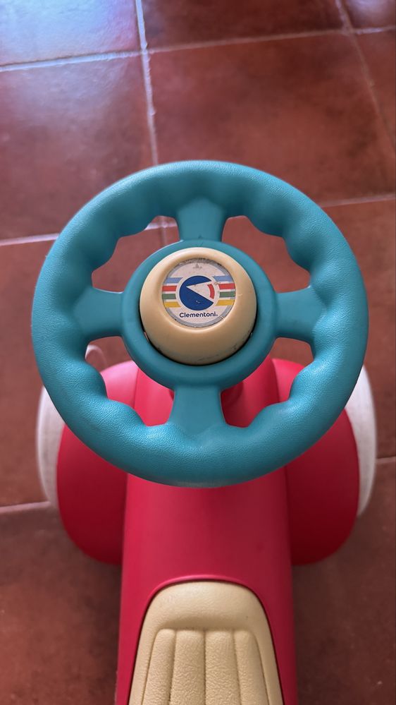 Carro Quadriciclo para bebe com buzina e direcao nas rodas