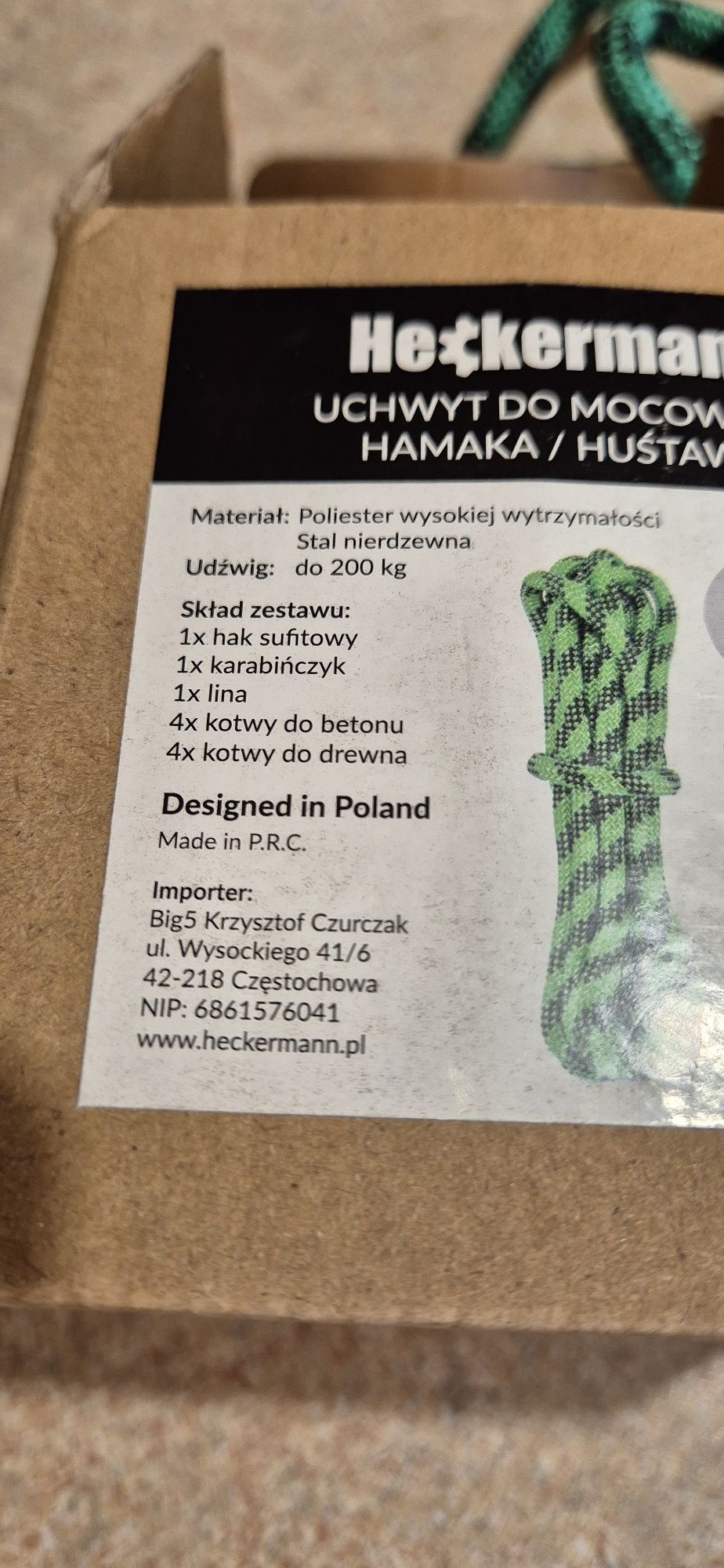 1x karabińczyk, 1x lina 4m, 4x kotwy do drewna Heckermann
1