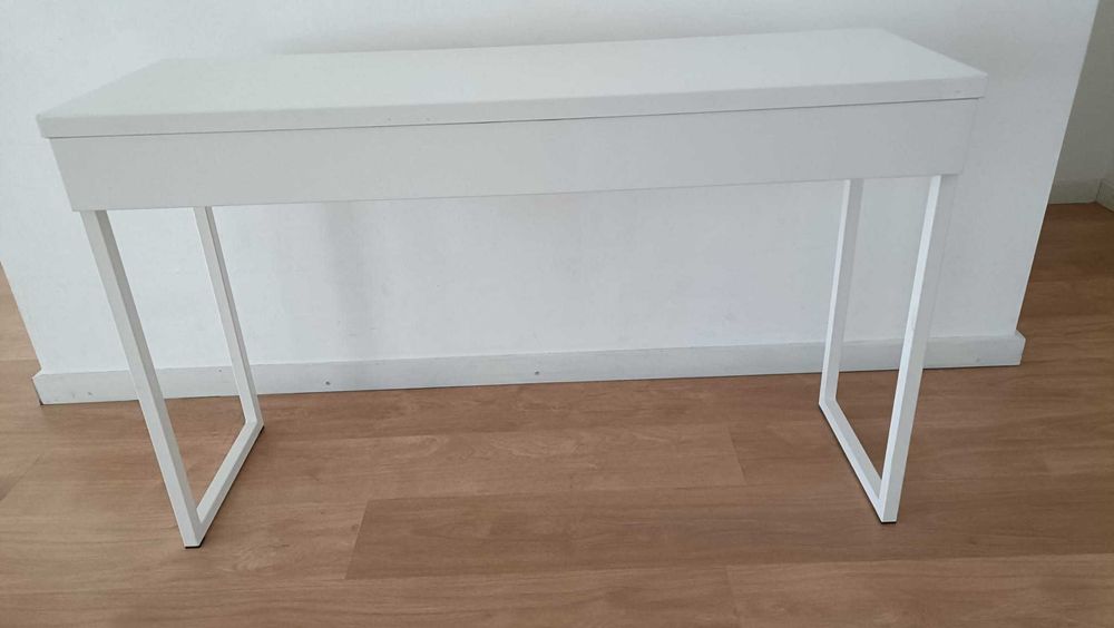 Mesa para bolo. Decoração festas