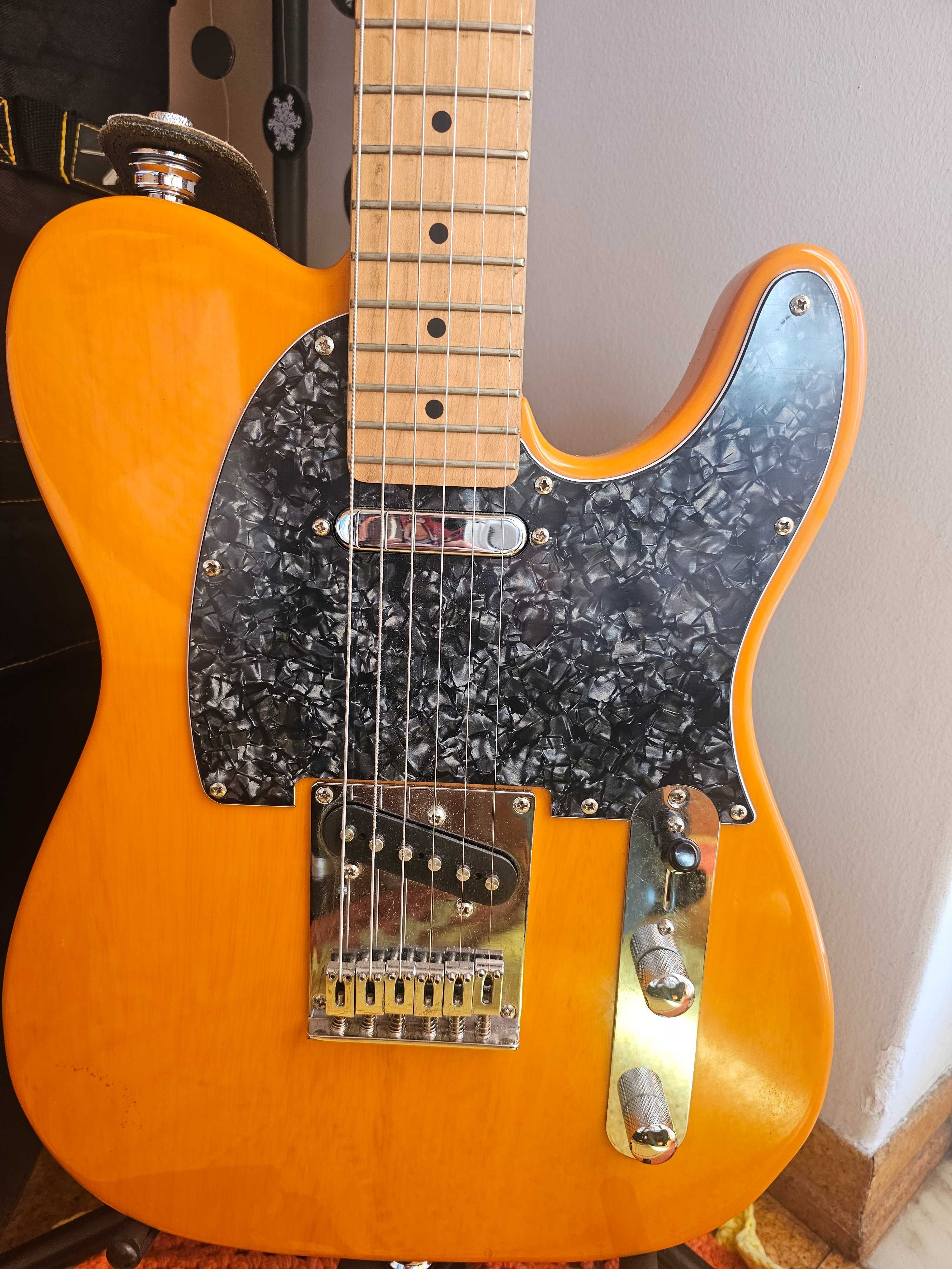 Squier by Fender