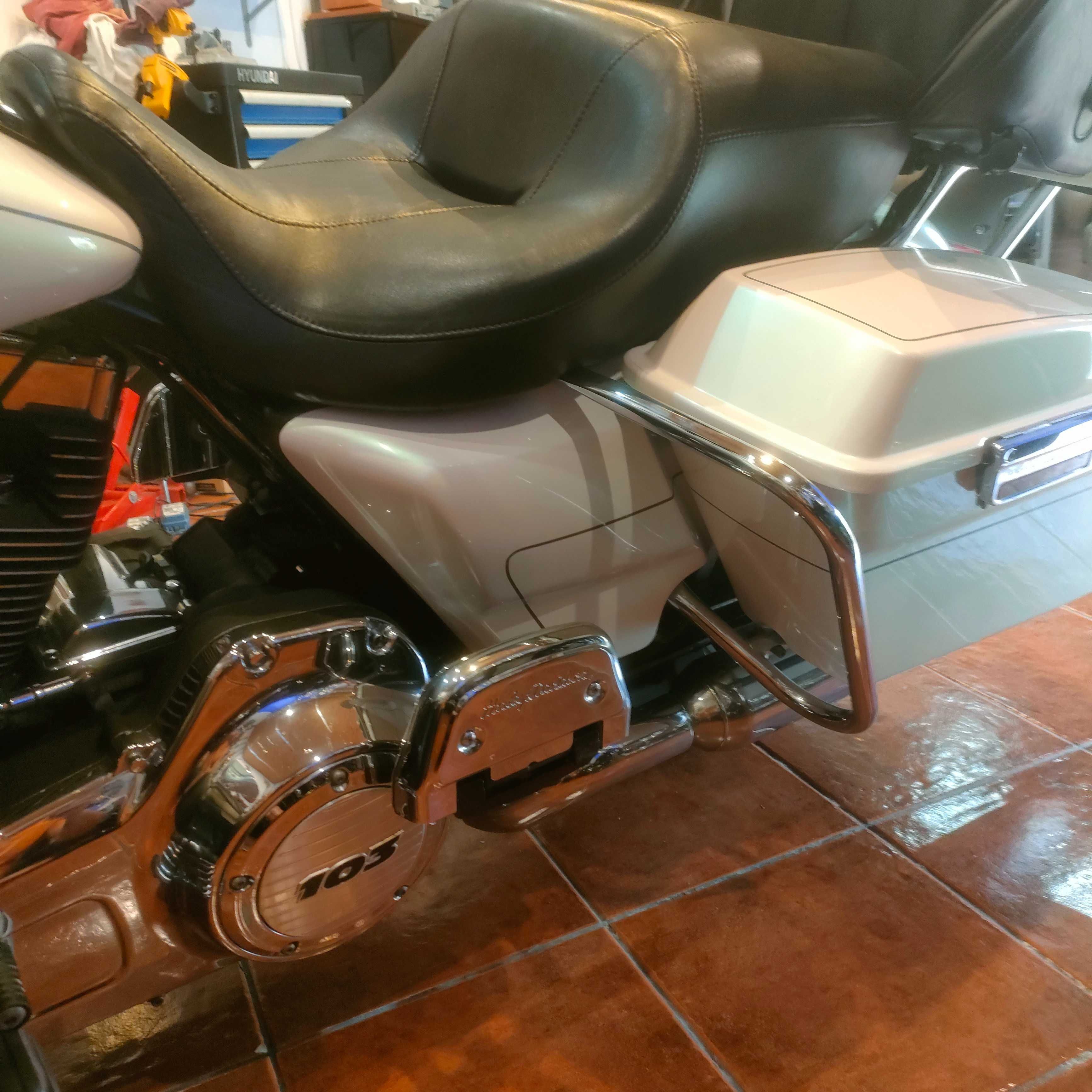 Harley Davidson ROAD GLIDE 2013 MOTOR 103