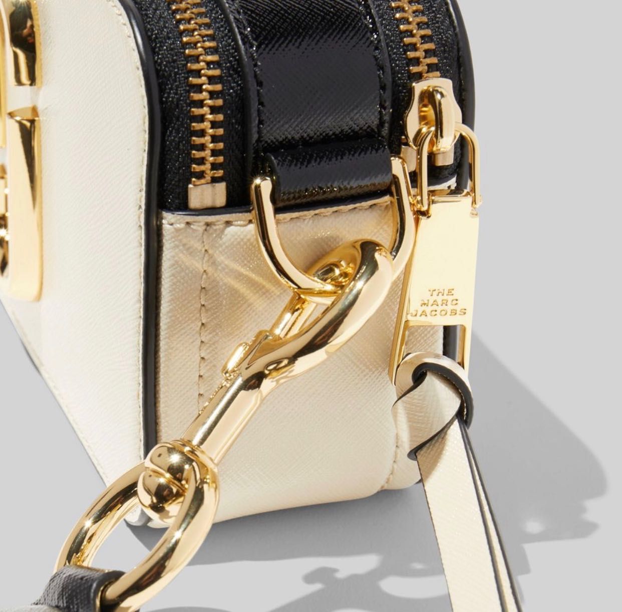 Кожаная женская сумка-клатч через плечо Marc Jacobs Snapshot