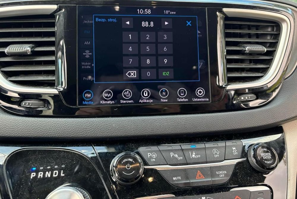 Radio Panasonic Chrysler Pacifica po konwersji mapy polski lektor