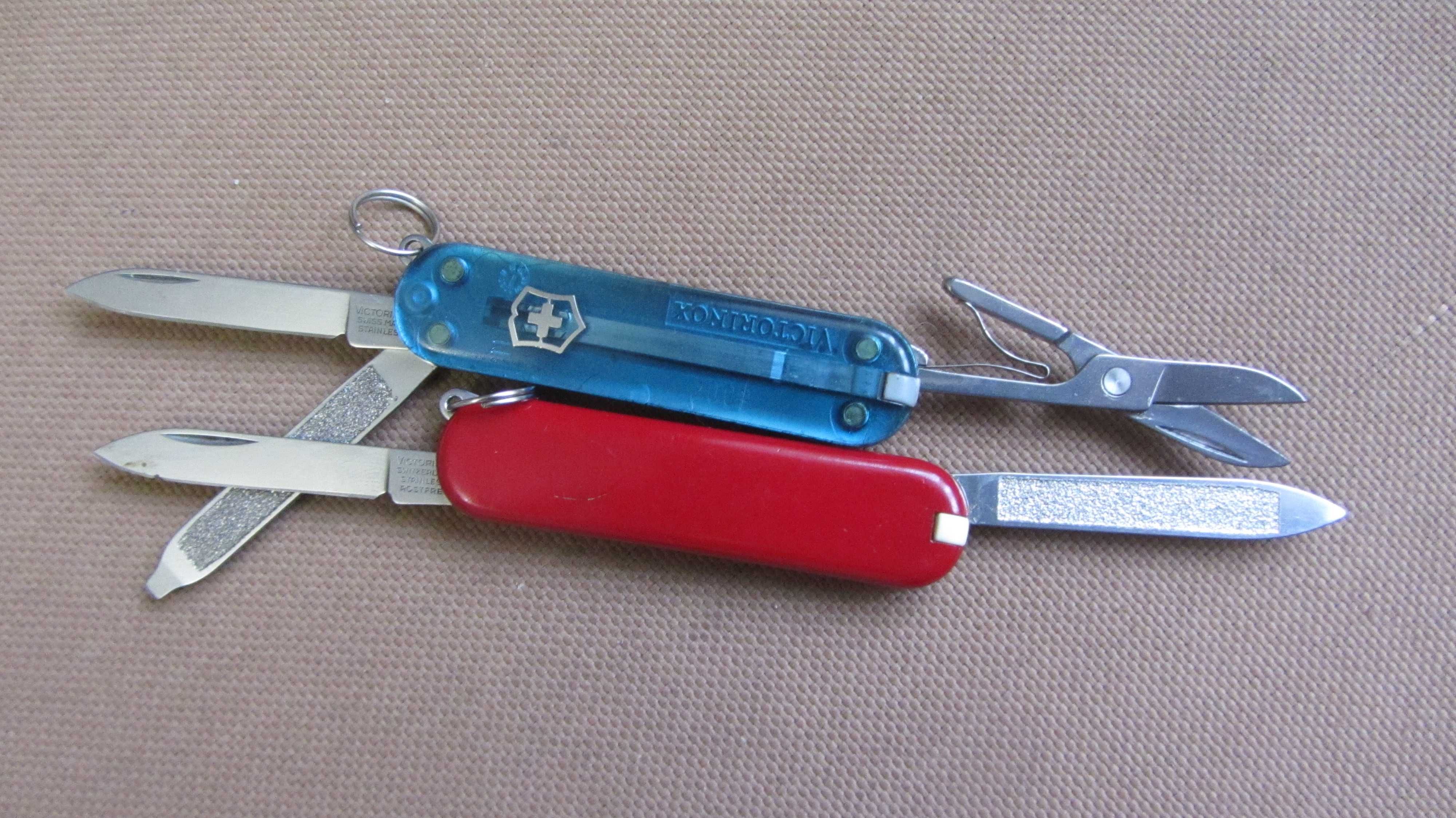 Два старих Victorinox Classic SD & Escort.