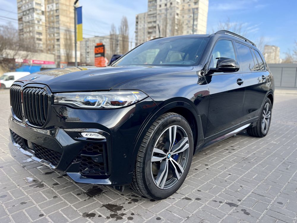 BMW X7 M50I, 530 л.с.