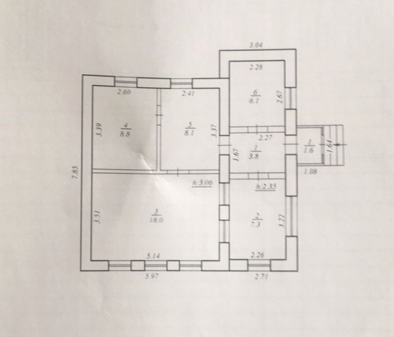 Затишний цегляний будинок з літнею кухнею та гаражем