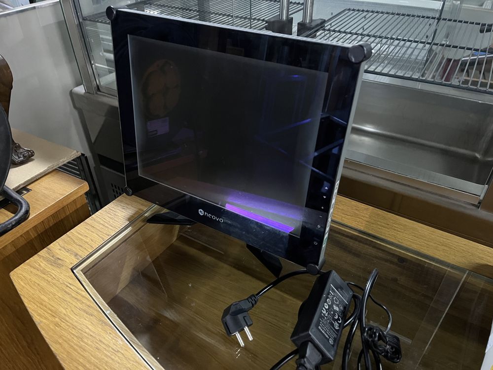Monitor AG Neovo X-15A como novo