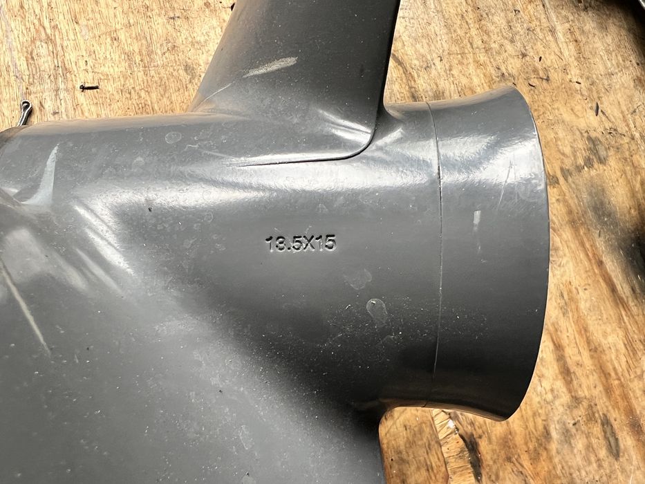 Śruba napędowa Solas Honda 13.5x15