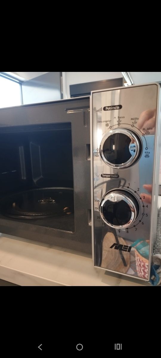 Microondas MEI 20 litros