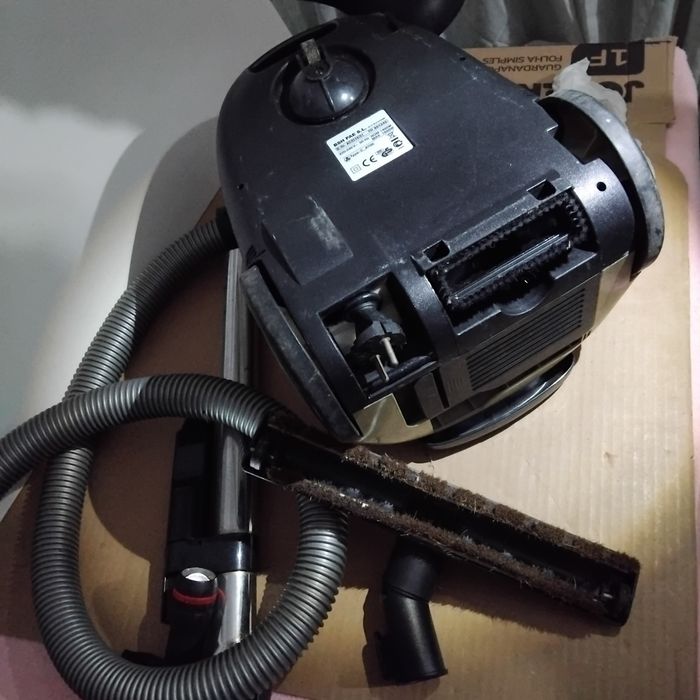 Aspirador ufesa a funcionar