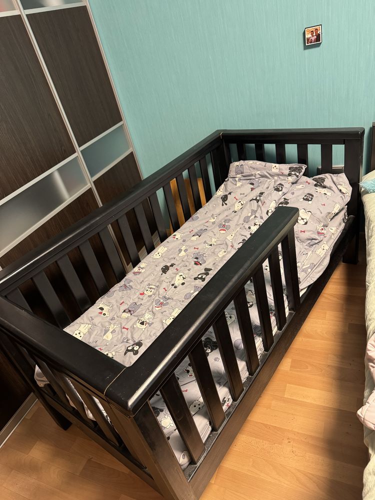 Продам кровать детская , дерево ліжко дитяче + матрас + білизна
