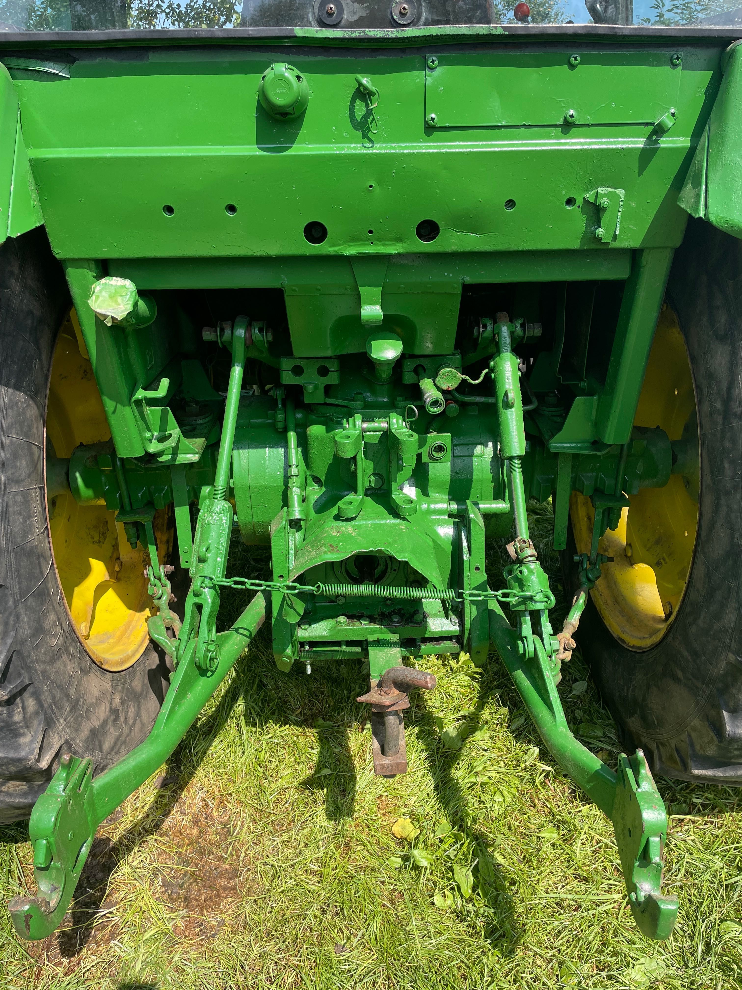 Трактор John Deere 2140