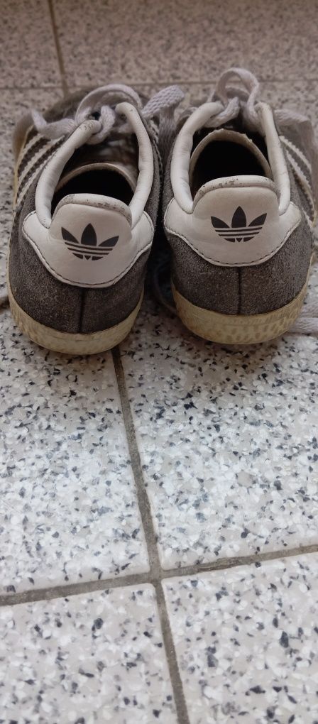 Sapatilhas adidas 25