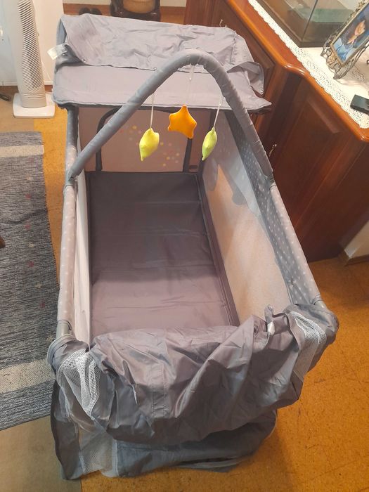 Cama de bebé em bom estado