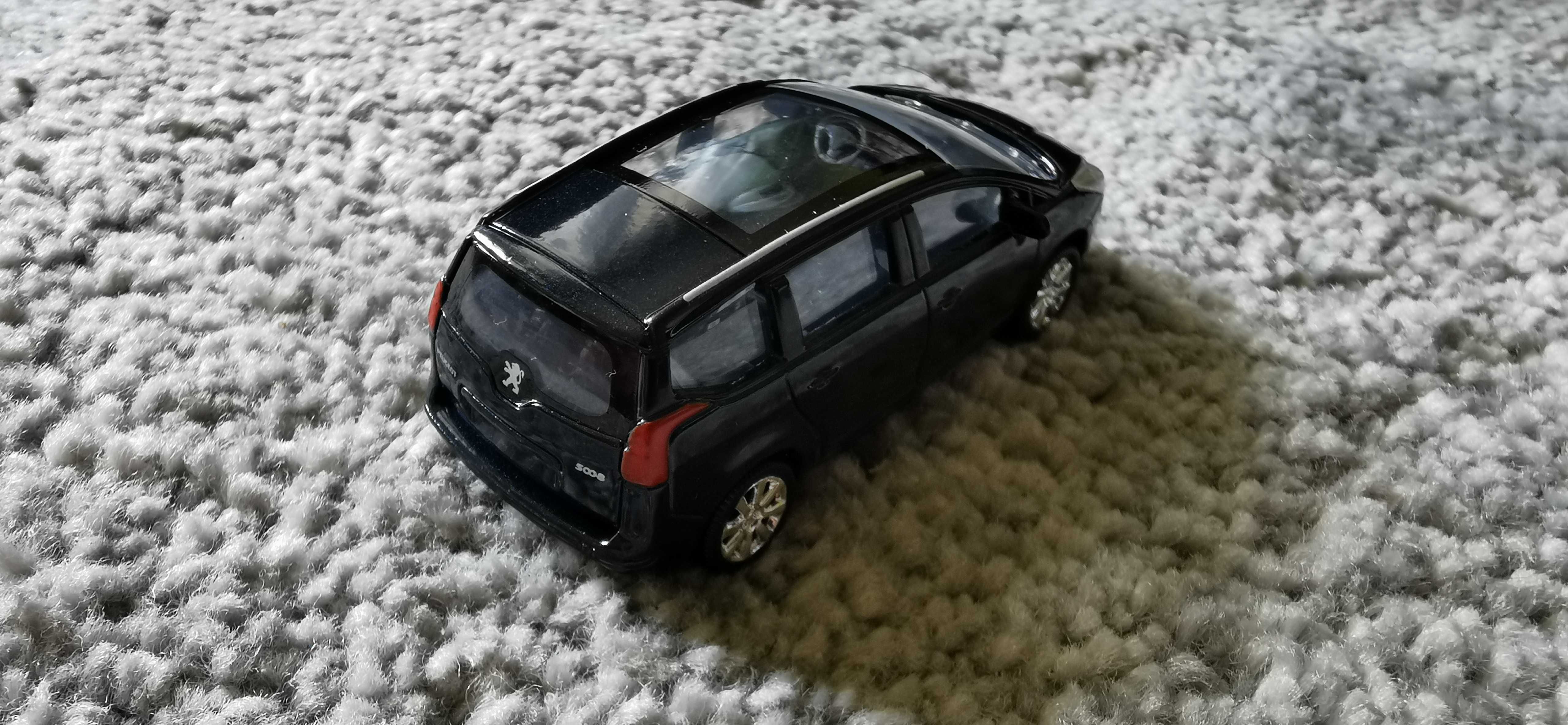 Peugeot 5008 model 3inch 1:64