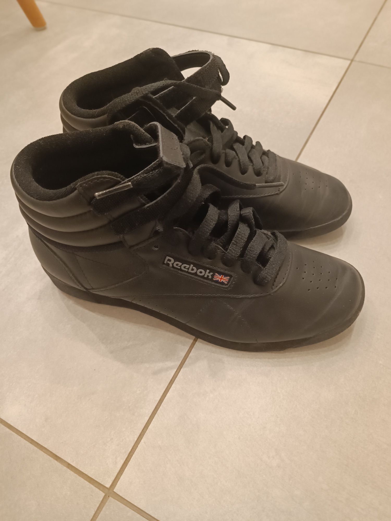 Czarne buty damskie sneakersy Reebok r. 38,5
