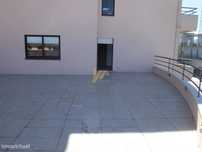 Apartamento T3 semi mobilado com terraço