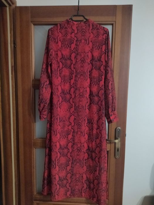 Piękna czerwona sukienka długa firmowa