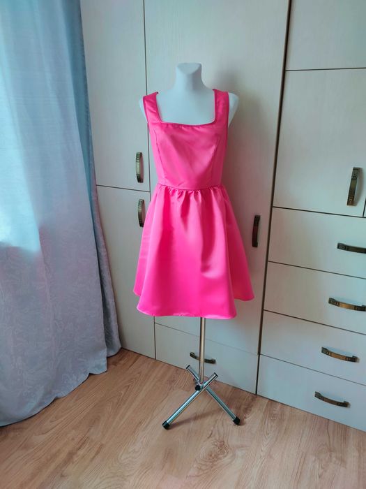 NOWA różowa satynowa sukienka z dużą kokardą 42/44 (XL/XXL) Shein