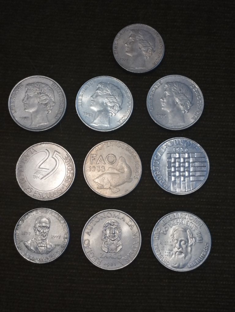 10 moedas de 25 escudos