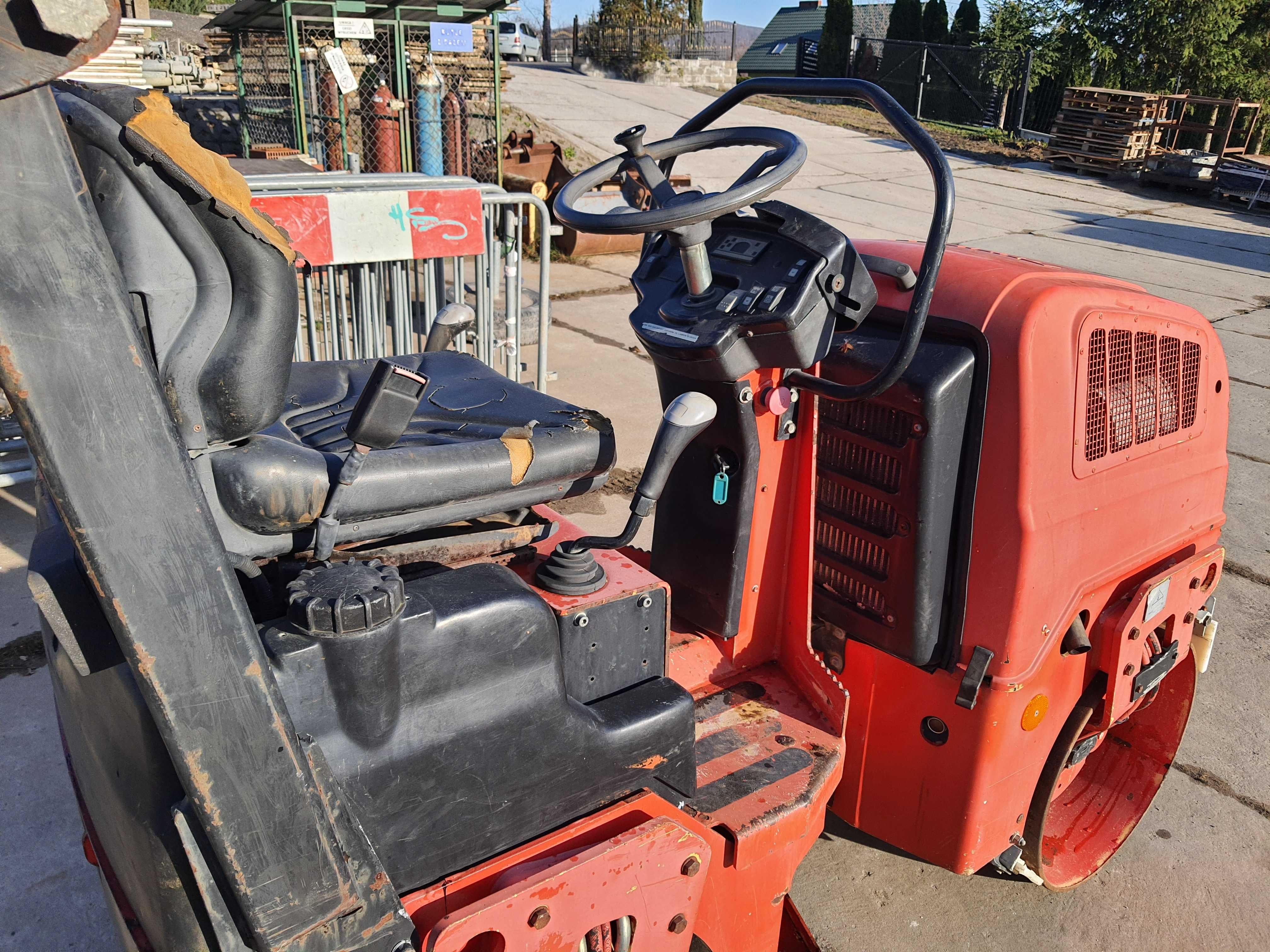 Walec CC800 cało stalowy drogowy