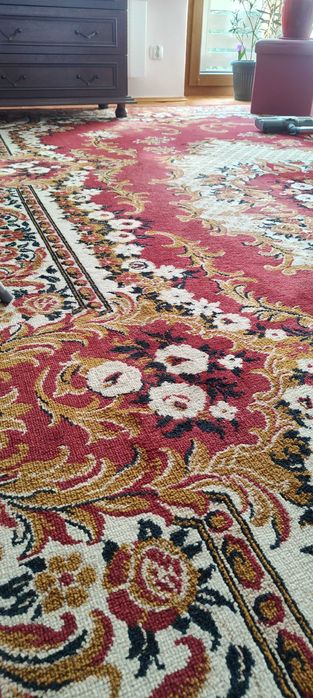 Dywan duży w bardzo dobrym stanie.