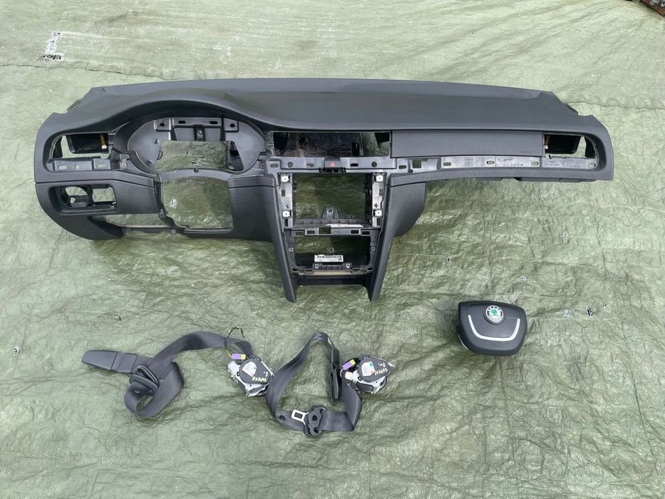 Deska Rozdzielcza Konsola Pasy Air Bag Skoda Superb Ii 2/3t