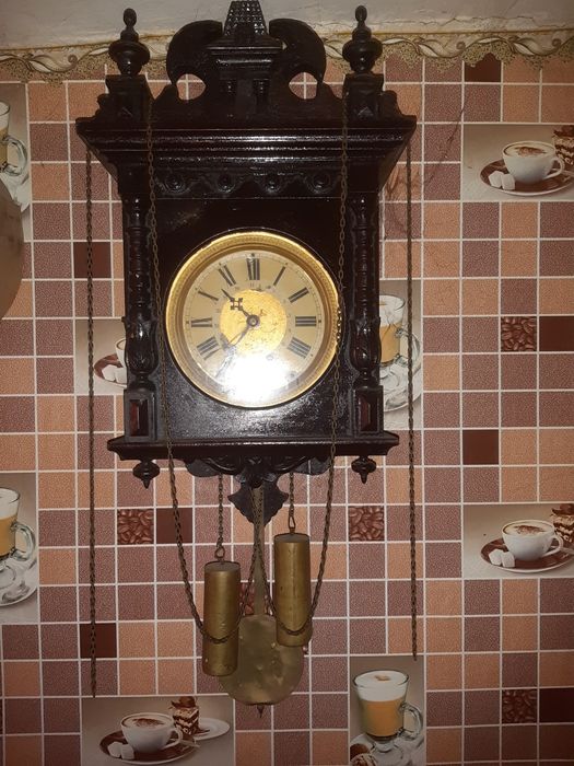 Продаються часи антикварні,в робочому стані але потрибують налаштуванн