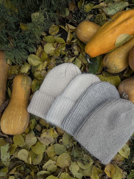 шапки ручної роботи, в'язані з відворотом, мохер, вязаные с отворотом