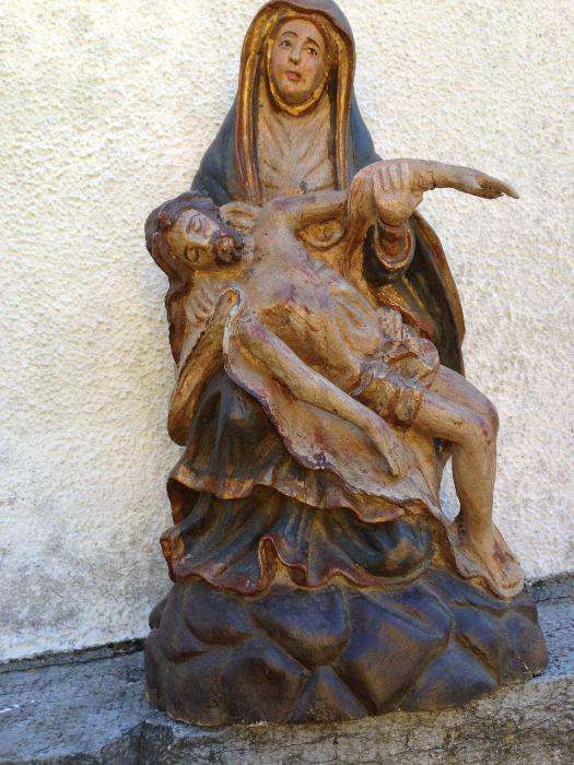 pieta imagem madeira