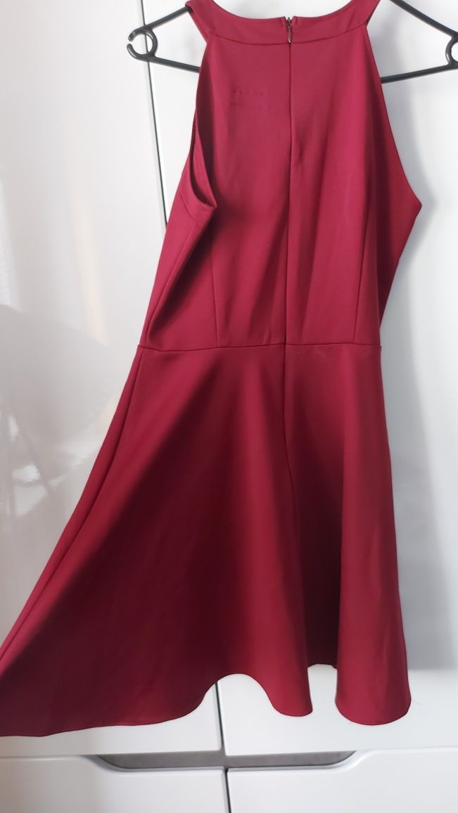 Elegancka sukienka bordowa rozkloszowana VuBu M