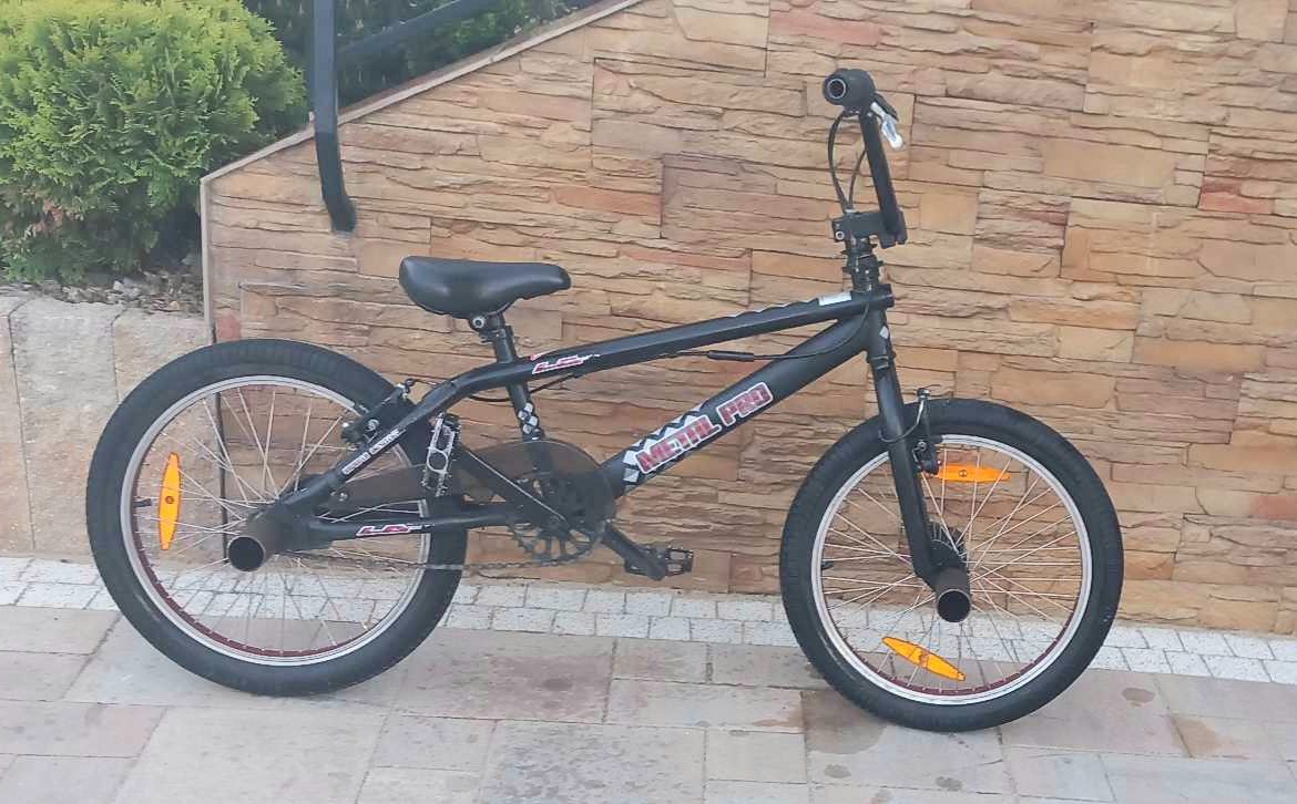 Czarny Rower  BMX  wyczynowy  koła 20 cali