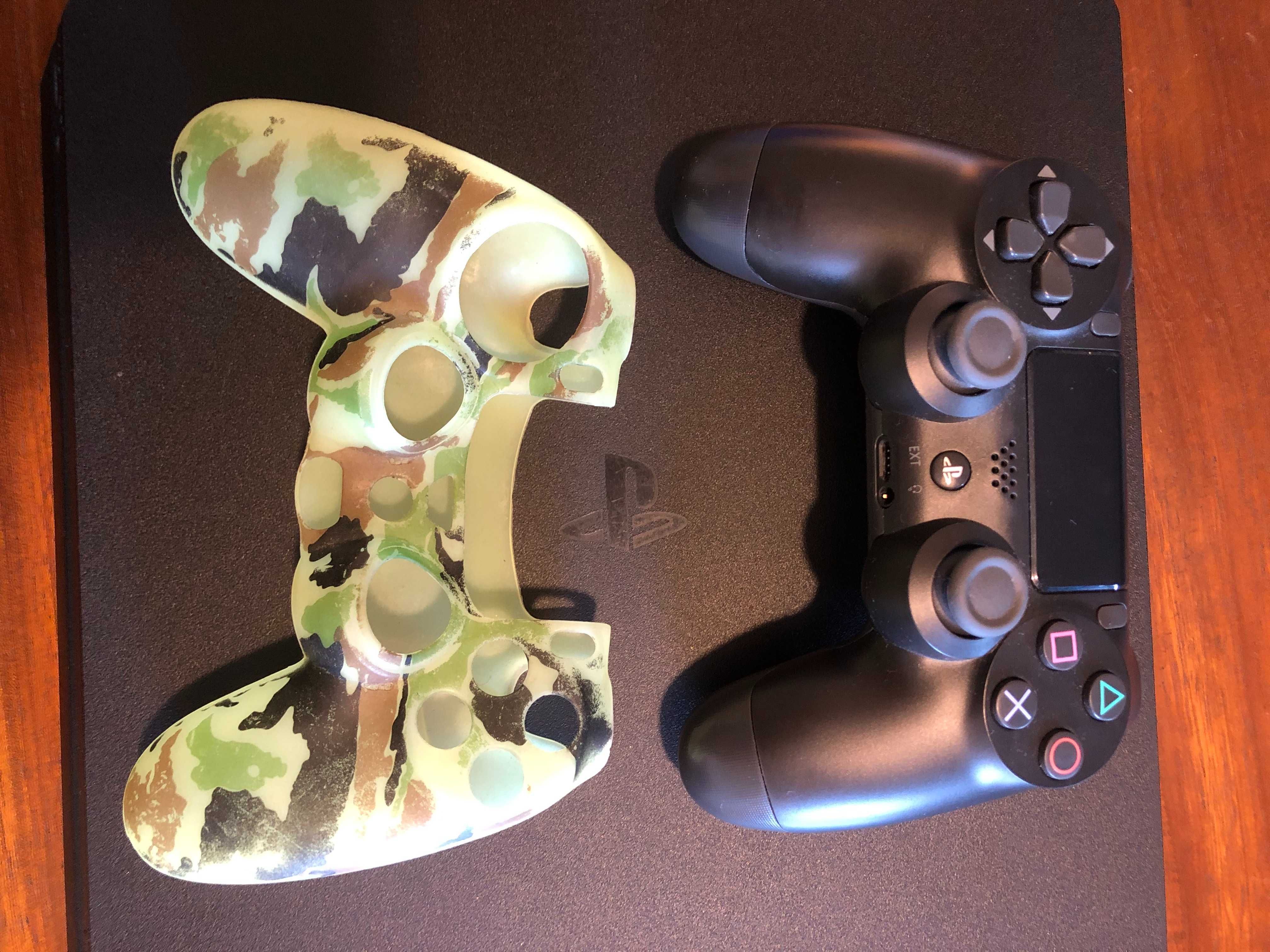 Playstation 4 em excelente estado, Comando e capa de comando.