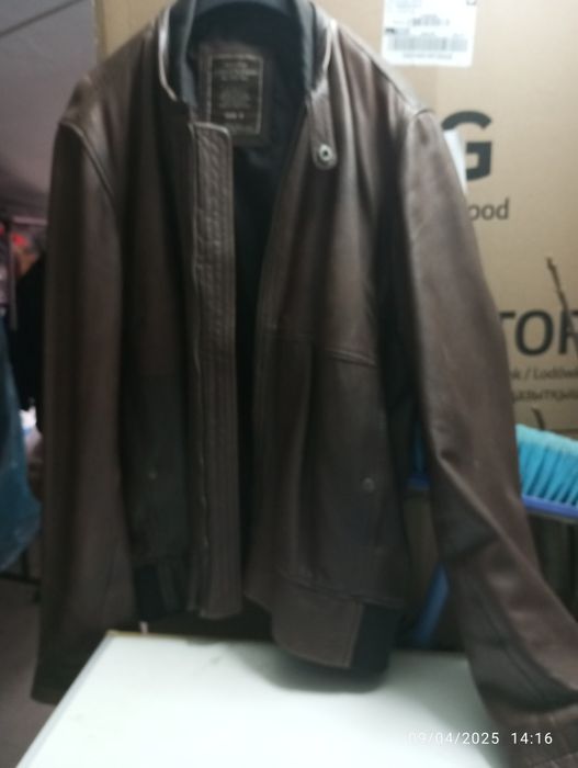 25 € Vendio casaco em pele cor castanha da marca throttleman tamanho S