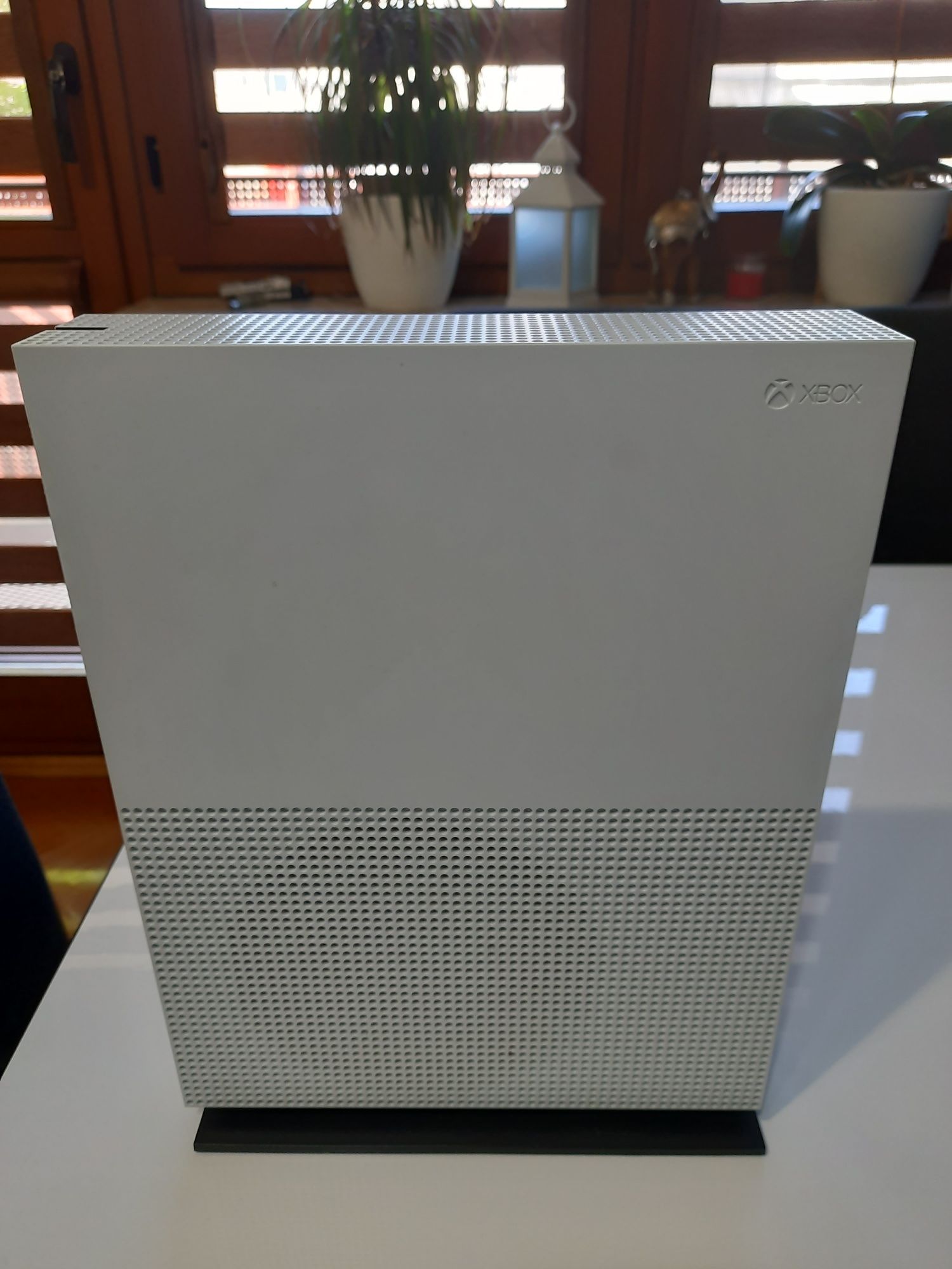 Xbox One S plus sensor kinekt. Super Stan!