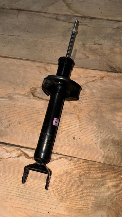 Стійка амортизатора зад. Infiniti q50 13-20 (б/у)