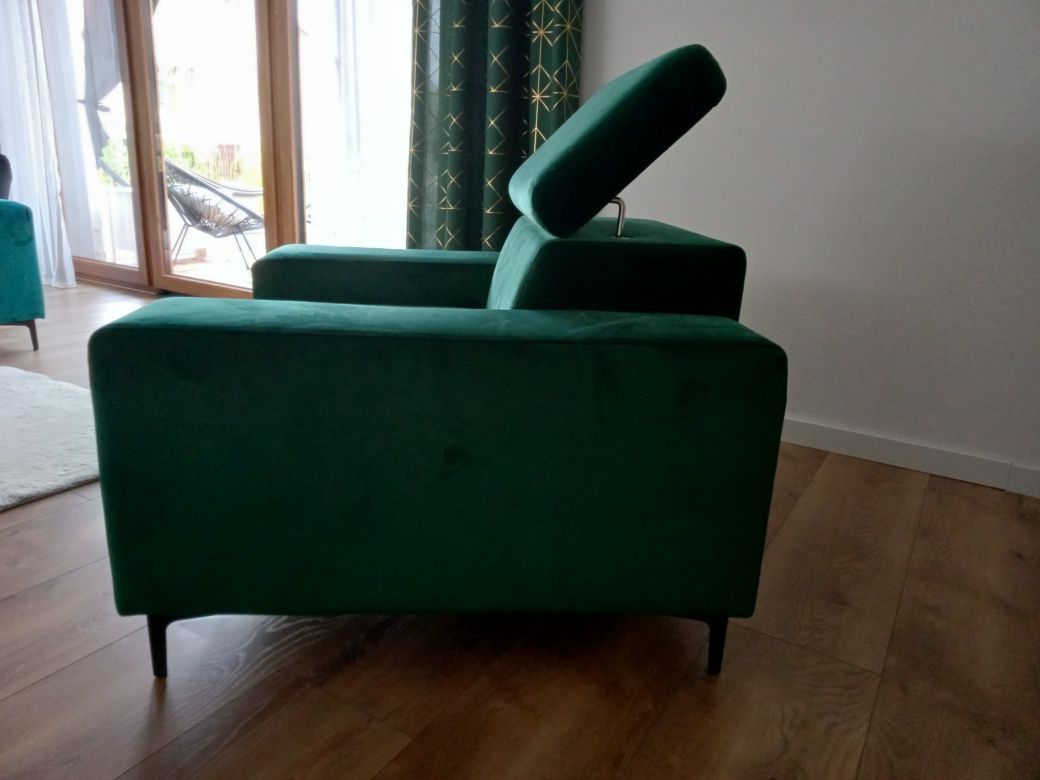 Solidne fotele i sofa.
