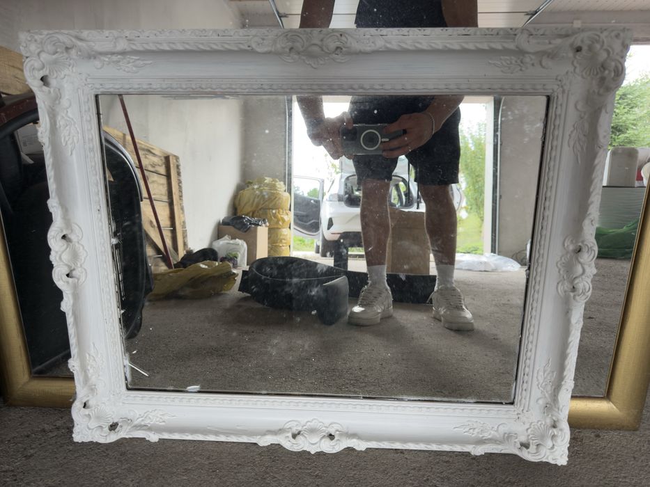 Rama lustra ze zdobieniami z wypełnieniem