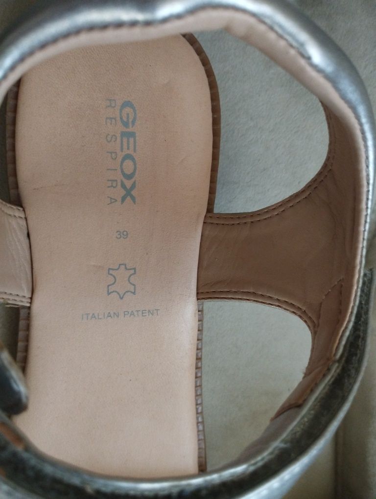 Босоніжки GEOX. Розмір: 39