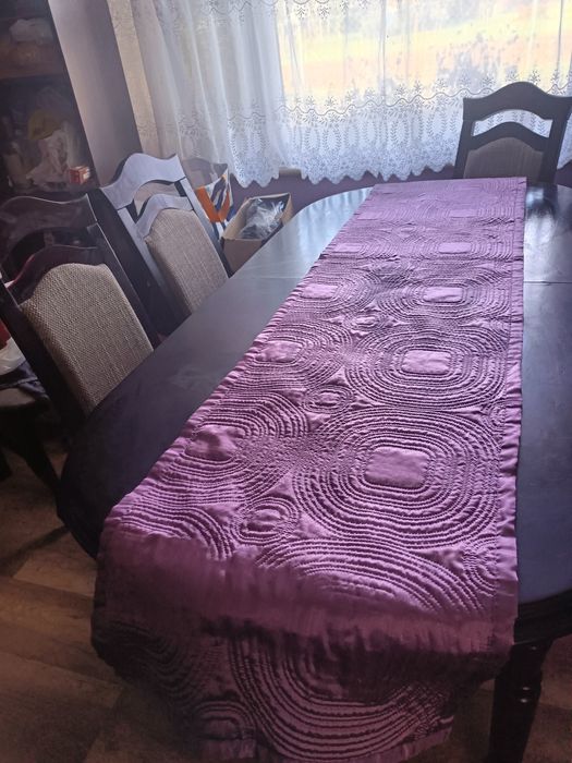 Stół z 4 krzesłami w kolorze brązowym