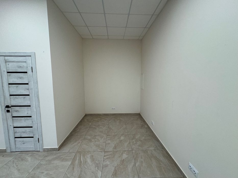 Продам комерційне приміщення в новобудові в центі міста власник