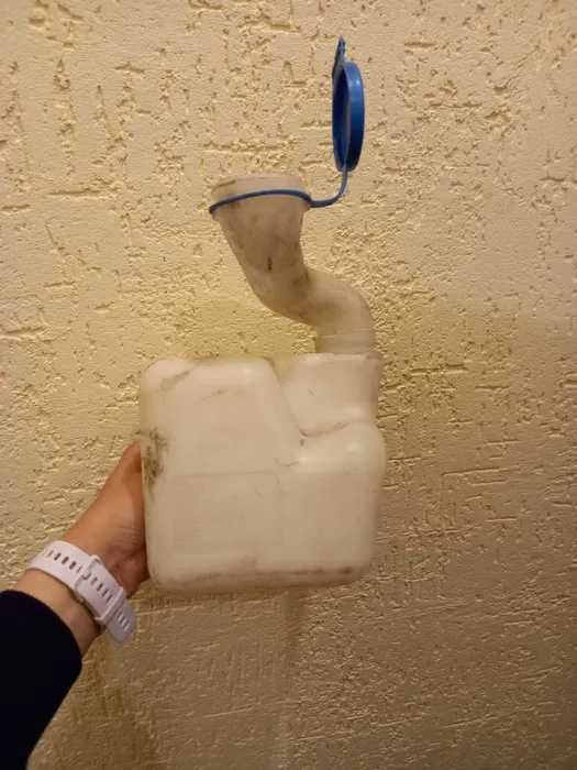 Бачок омивача скла Audi 100/A6    4A9955453