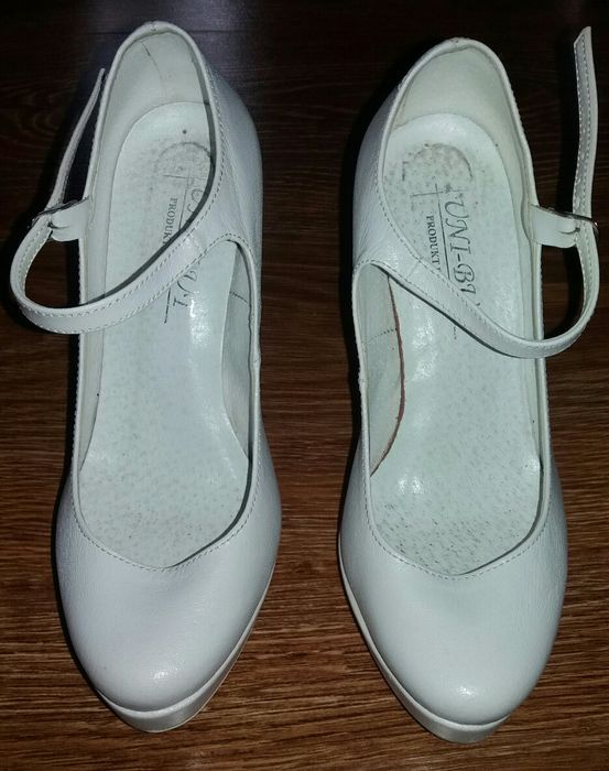 Białe buty ślubne z paskiem rozmiar 37