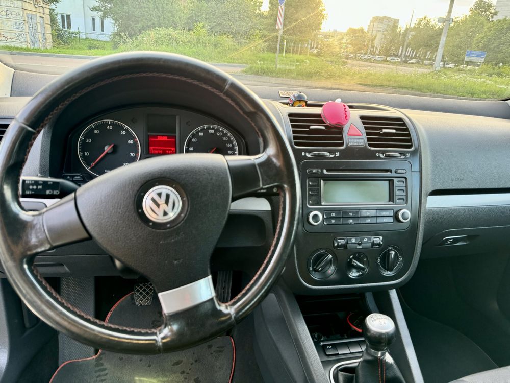 Volkswagen Golf 5 • 1.4 MPI • 2006 рік • Бензин