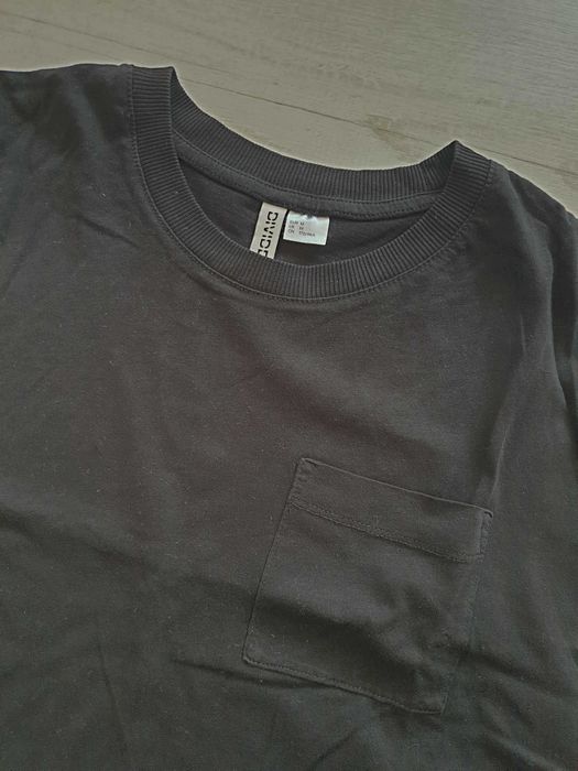 czarny crop top z małą kieszonką