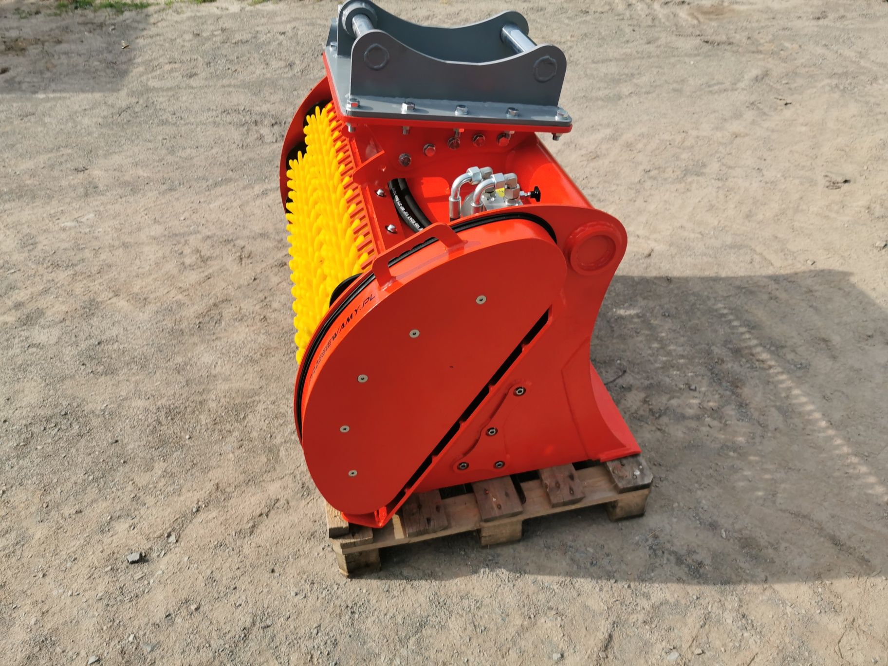 Łyżka przesiewająca PRZESIEWAMY.PL Model 4x105 dla maszyn 6t - 8t