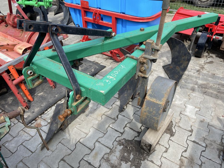 Плуг 3 корпусний , є доставка